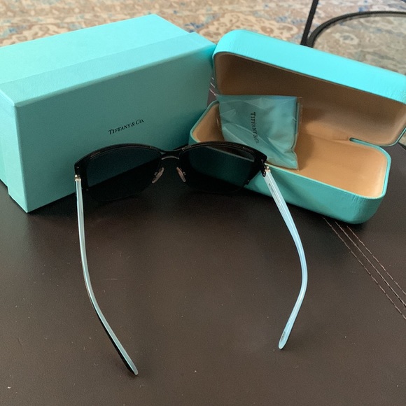 Sunglasses - Picture 4 of 8